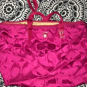 Thin lightweight coach duffel bag